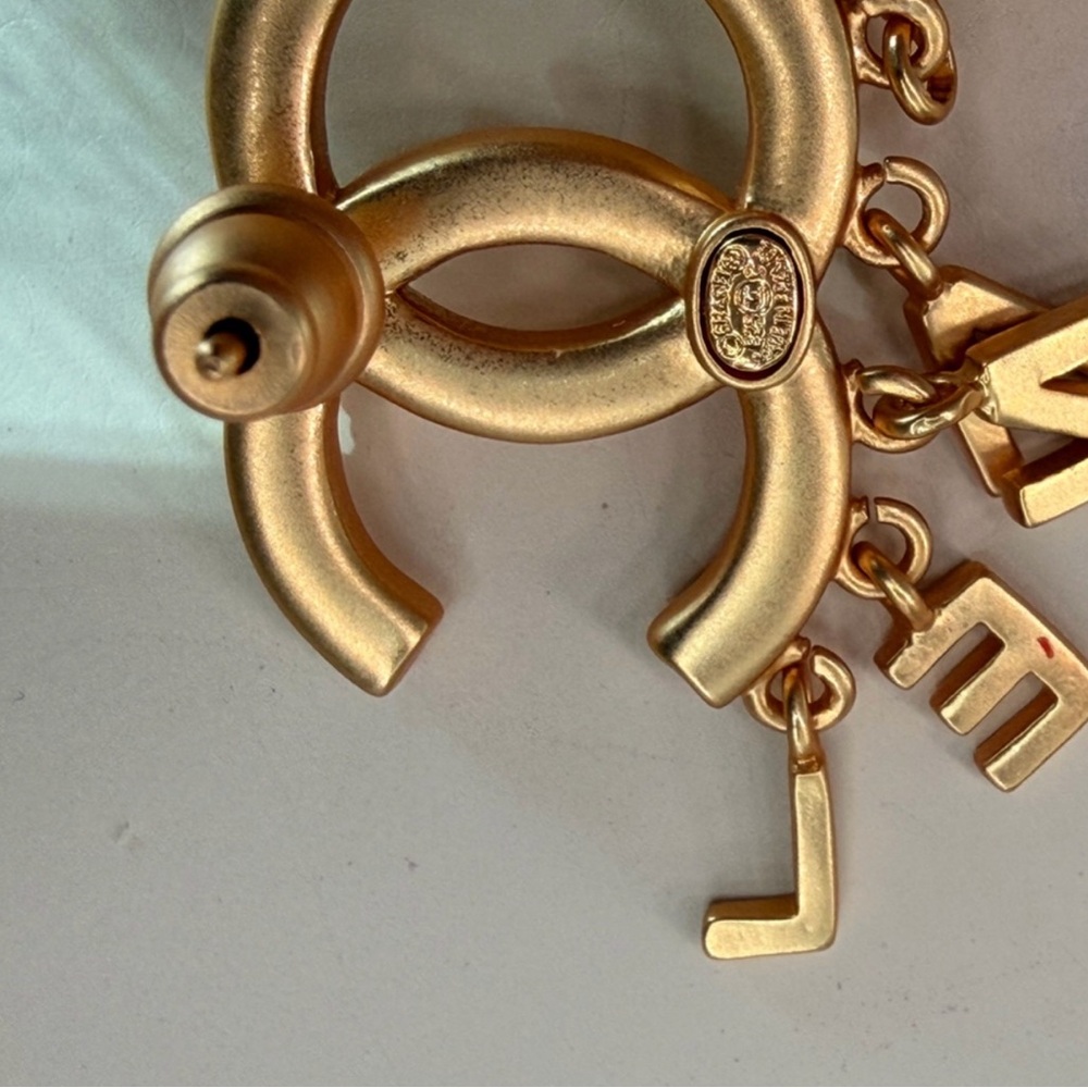 CHANEL Gold Pearl Logo Earrings - Picture 4 of 5